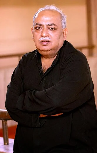 Munawwar Rana height profile photo