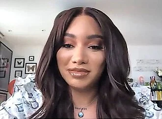 Munroe Bergdorf height profile photo