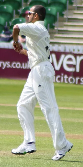 Murali Kartik height profile photo
