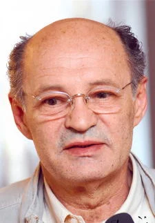 Mustafa Nadarević height profile photo