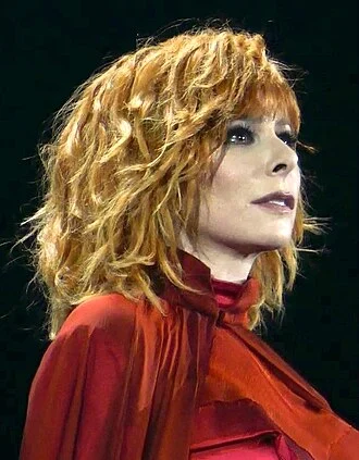 Mylène Farmer height profile photo