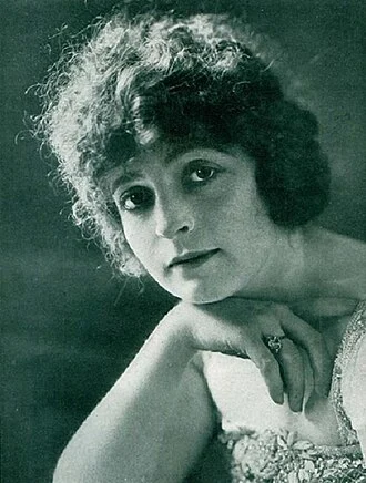Myrtle Gonzalez height profile photo