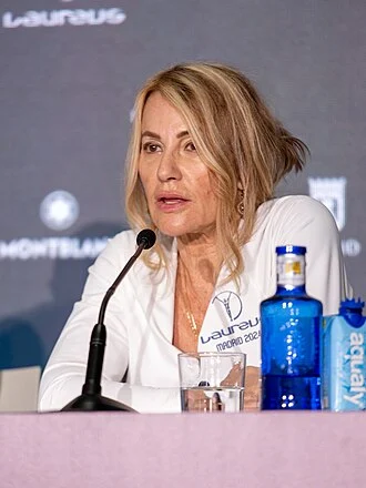 Nadia Comăneci height profile photo