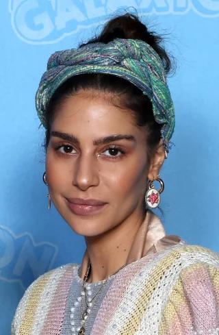 Nadia Hilker height profile photo