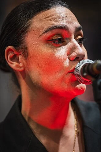 Nadine Shah height profile photo