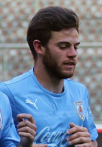 Nahitan Nández height profile photo