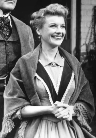 Nan Leslie height profile photo