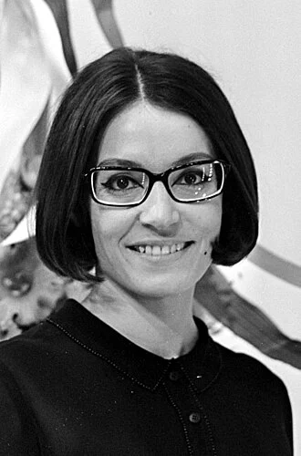 Nana Mouskouri height profile photo