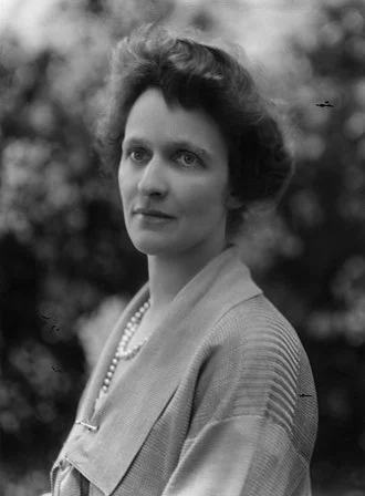 Nancy Astor, Viscountess Astor height profile photo