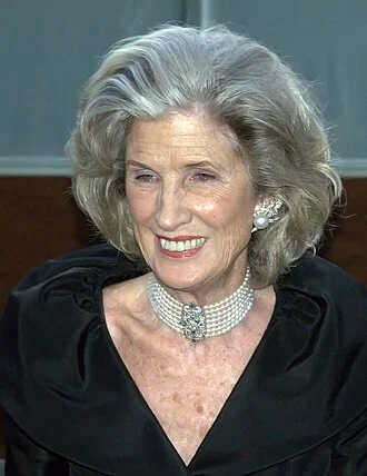 Nancy Kissinger height profile photo