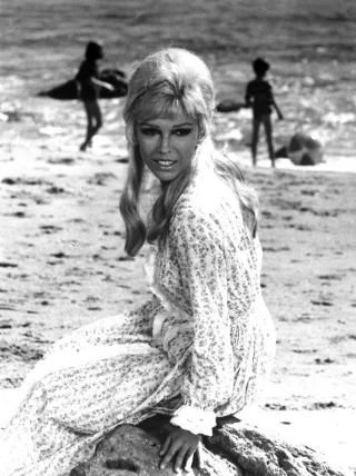 Nancy Sinatra height profile photo