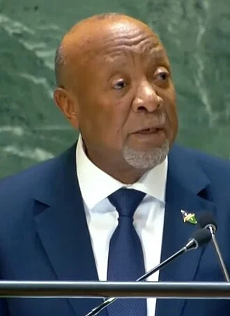 Nangolo Mbumba height profile photo