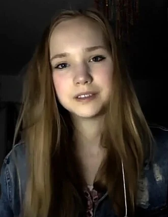 Naomi Seibt height profile photo