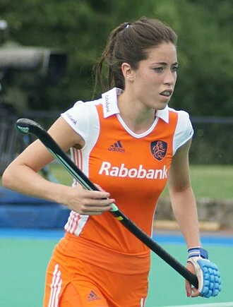 Naomi van As height profile photo