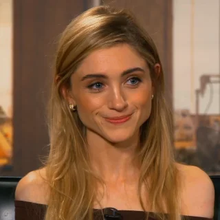 Natalia Dyer height profile photo