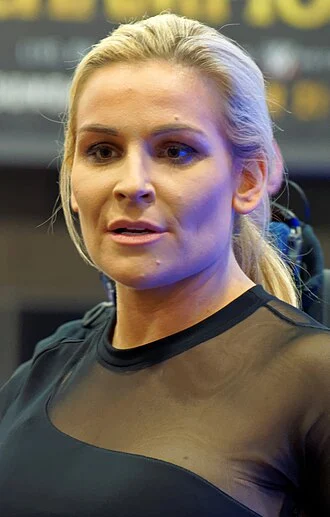 Natalya Neidhart height profile photo