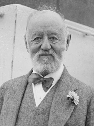 Nathan Straus height profile photo