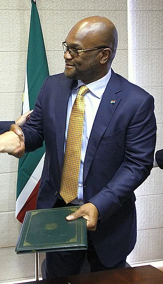 Nathi Mthethwa height profile photo