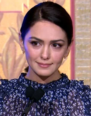 Nazanin Boniadi height profile photo