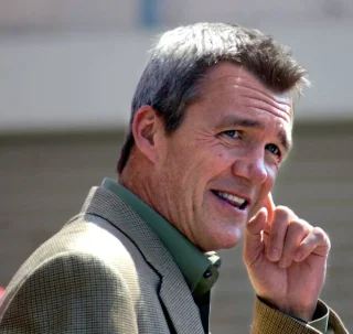 Neil Flynn height profile photo
