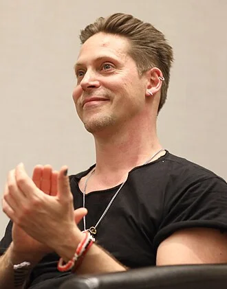 Neil Newbon height profile photo