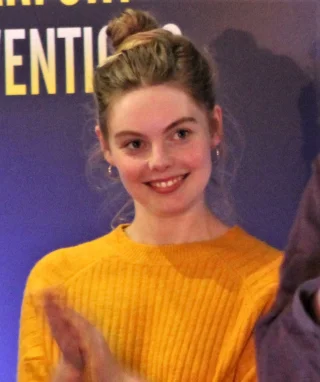 Nell Hudson height profile photo