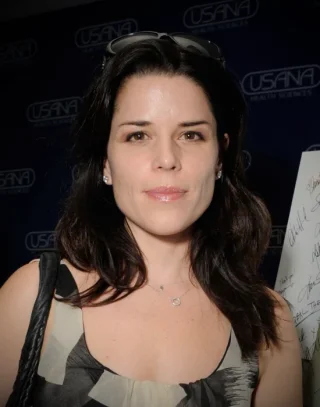 Neve Campbell height profile photo