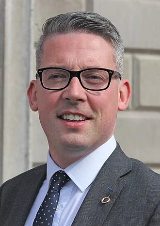Niall Ó Donnghaile height profile photo