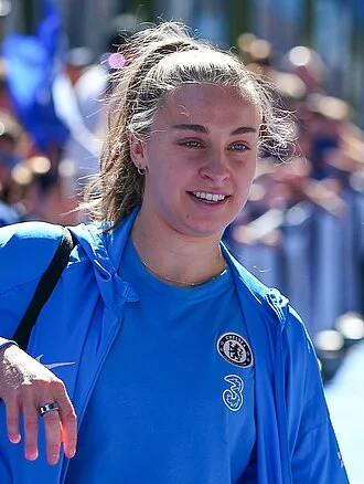 Niamh Charles height profile photo