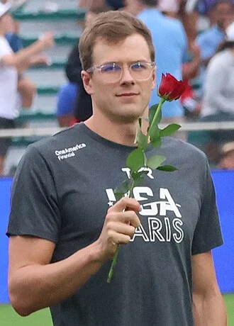 Nic Fink height profile photo