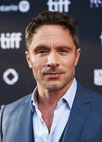 Nic Pizzolatto height profile photo