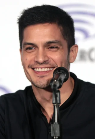 Nicholas Gonzalez height profile photo