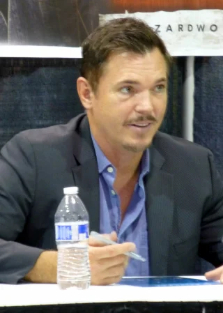 Nicholas Lea height profile photo