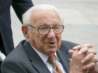 Nicholas Winton height profile photo