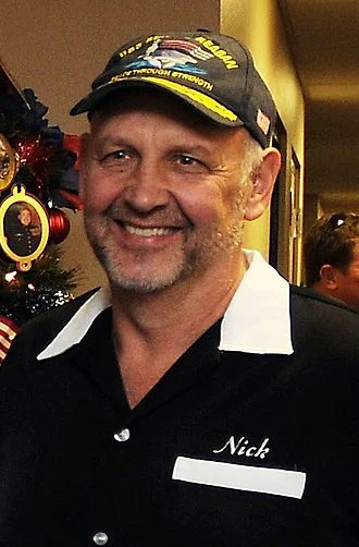 Nick Searcy height profile photo