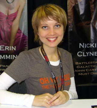 Nicki Clyne height profile photo