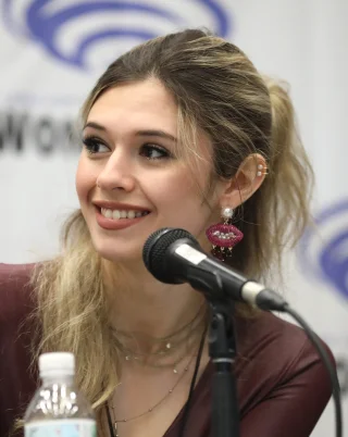 Nicole Maines height profile photo