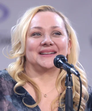 Nicole Sullivan height profile photo