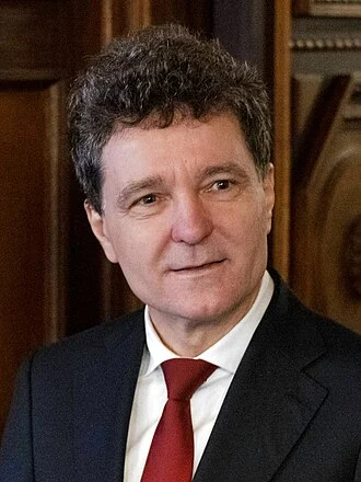 Nicușor Dan height profile photo