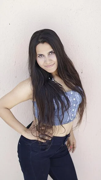 Nikhita Gandhi height profile photo