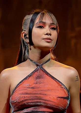 Niki (singer) height profile photo