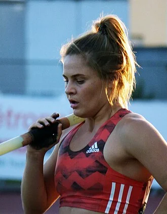 Nina Kennedy height profile photo