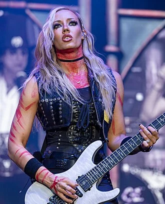 Nita Strauss height profile photo