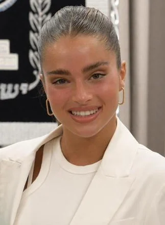 Noa Kirel height profile photo