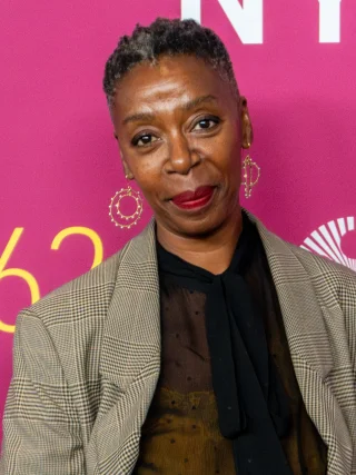 Noma Dumezweni height profile photo