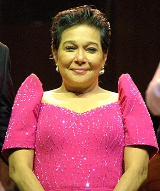 Nora Aunor height profile photo