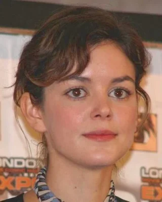 Nora Zehetner height profile photo