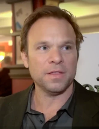 Norbert Leo Butz height profile photo