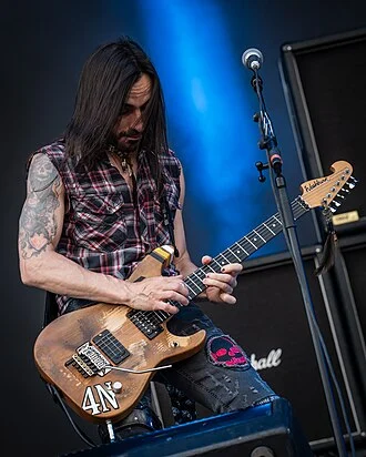 Nuno Bettencourt height profile photo