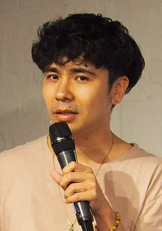 Ocean Vuong height profile photo